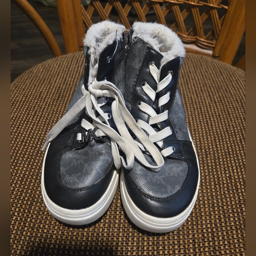 Michael Kors Kids Sneakers in Black and Gray